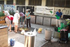 Kompostgruppe im freiwilligen Einsatz